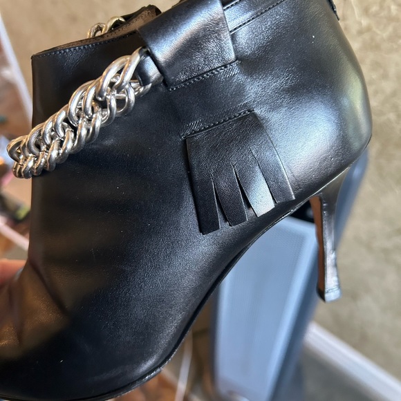 Manolo Blahnik black leather booties w/chain. Size 37.5 - Picture 3 of 15